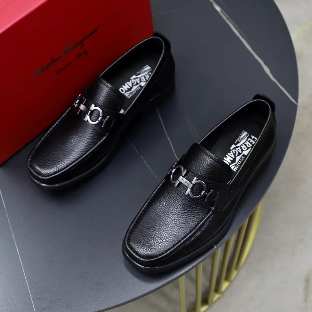 Men's shoes: 270🙅‍♂️🙅‍♂️🙅‍♂️Niuli Brand: Ferragamo Standard code: Men's code 38/44 (45 customized) Grade: Same as the official website Material: Original imported cowhide leather lining Original wear-resistant lightweight outsole Style category: Men's casual slip-on shoes Distinguished luxury brand elements top luxury Color: Actual picture color